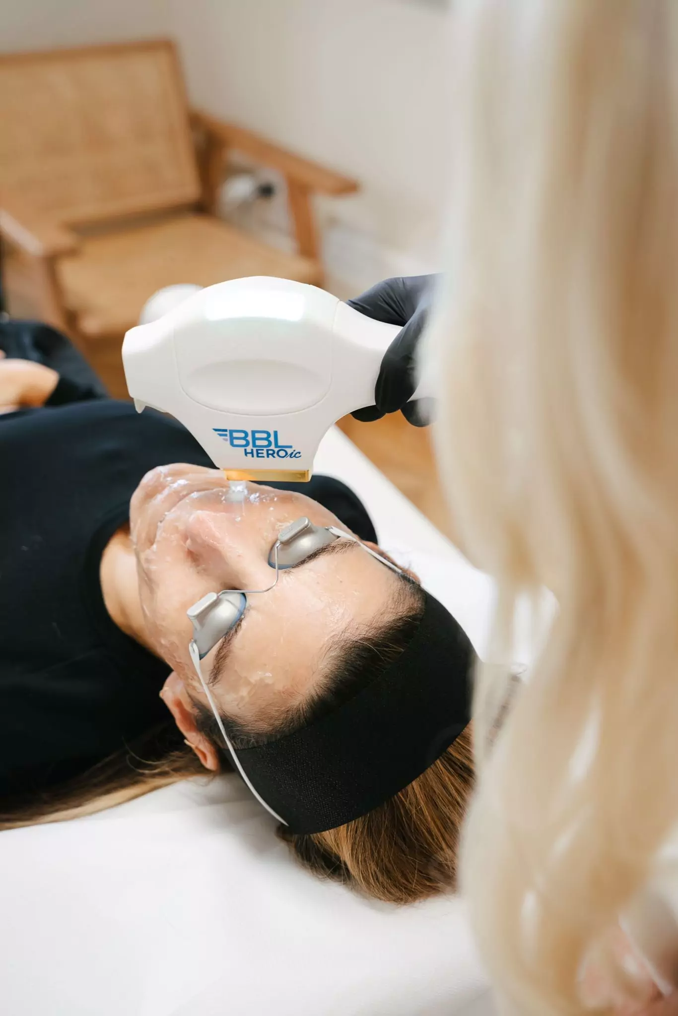 HALO™ und BBL Heroic™ Laser in der Praxis von Dr. Rosalia Luketina