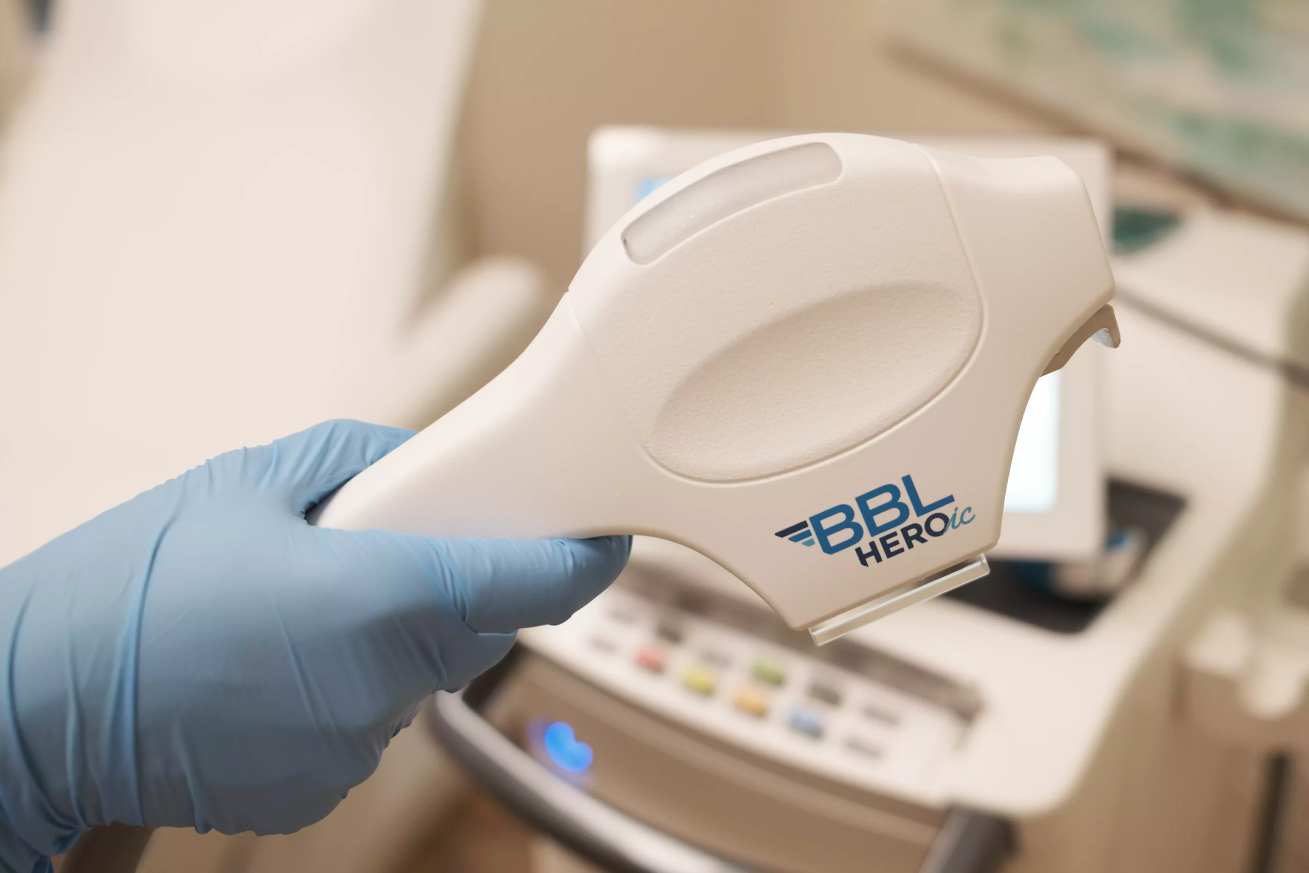 BBL Heroic™ Lichttherapie für ein ebenmässiges Hautbild